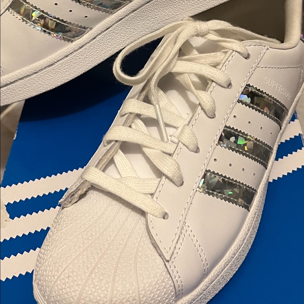 Classic Adidas sneakers w iridescent details.